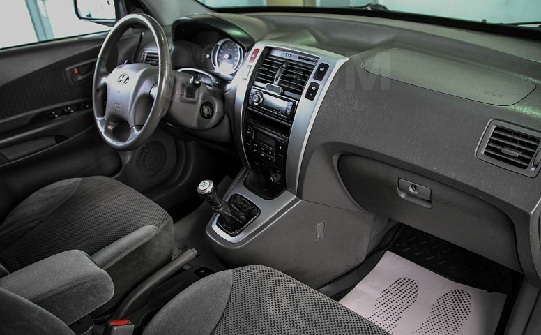 Hyundai Tucson, 1 поколение