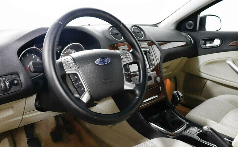 Ford mondeo