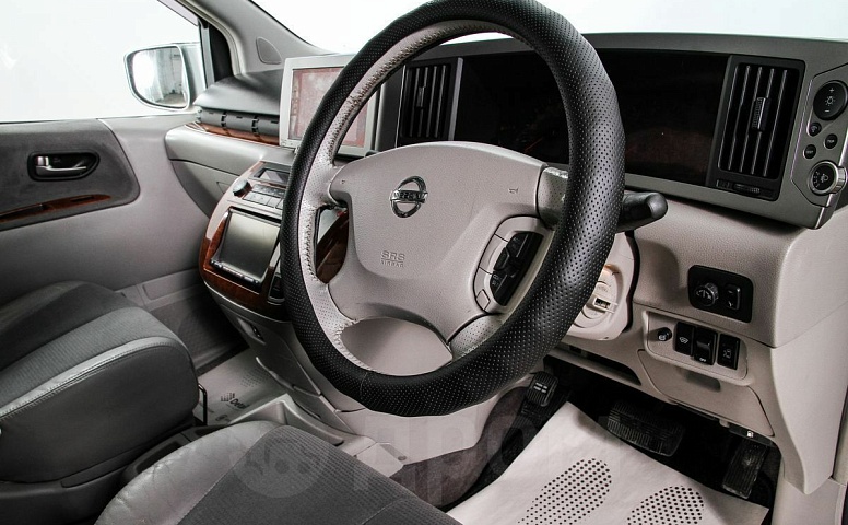 Nissan Elgrand, 2 поколение