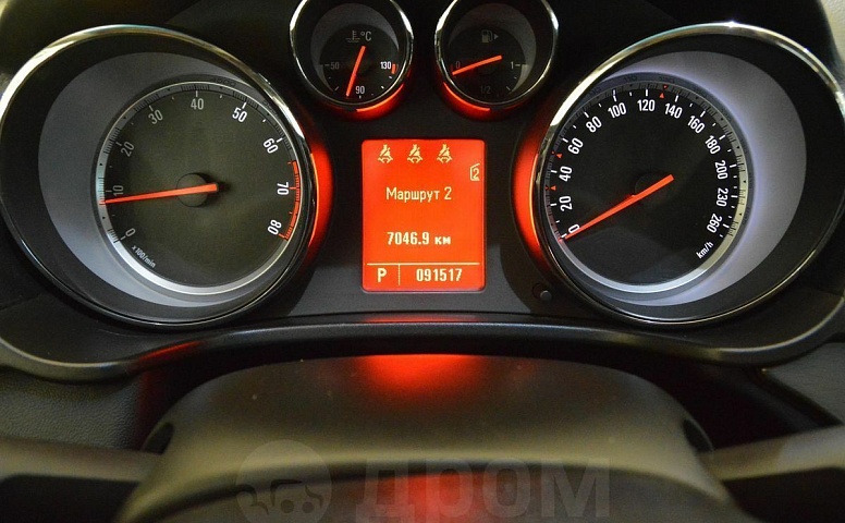 Opel Insignia, 1 поколение