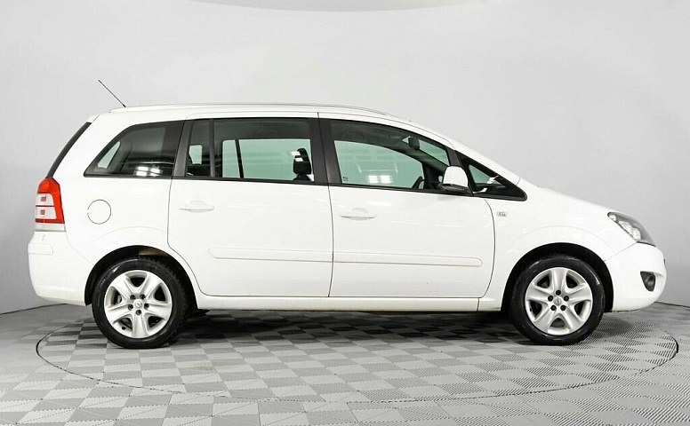 Opel Zafira B Рестайлинг