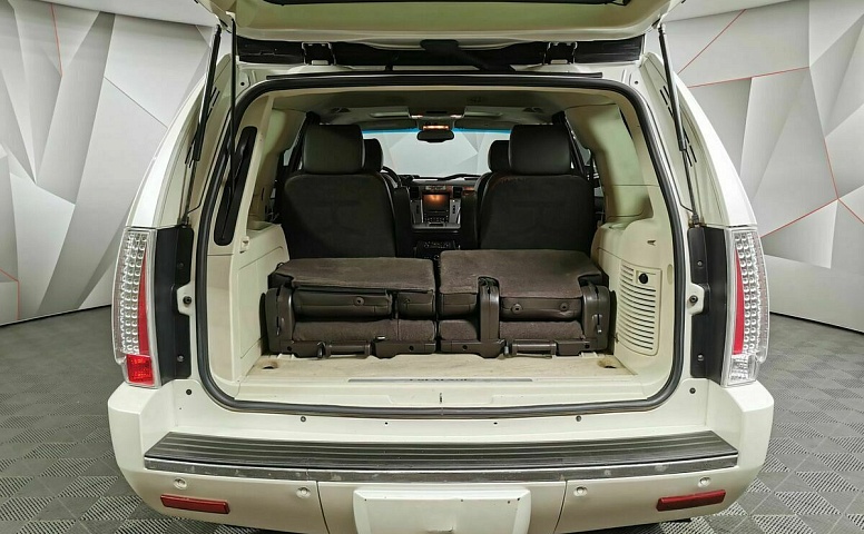 Cadillac Escalade 6.2 V8 АТ 4WD ESV (409 л.с.) Luxury ESV Белый
