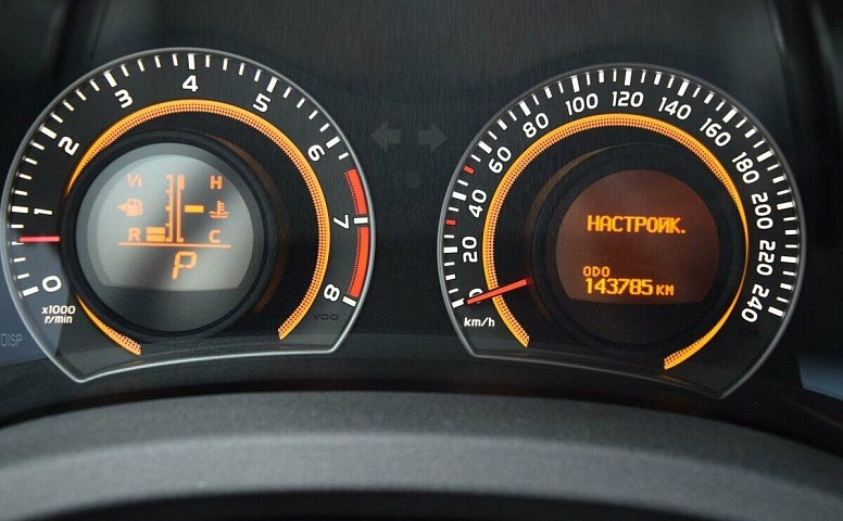 Toyota auris i рестайлинг