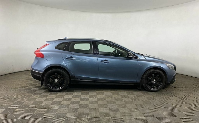 Volvo V40, 2 поколение