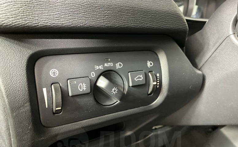 Volvo V40, 2 поколение