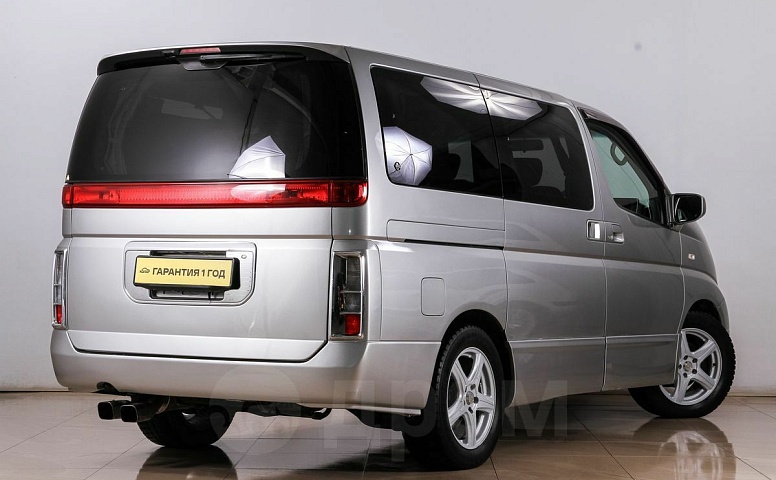 Nissan Elgrand, 2 поколение