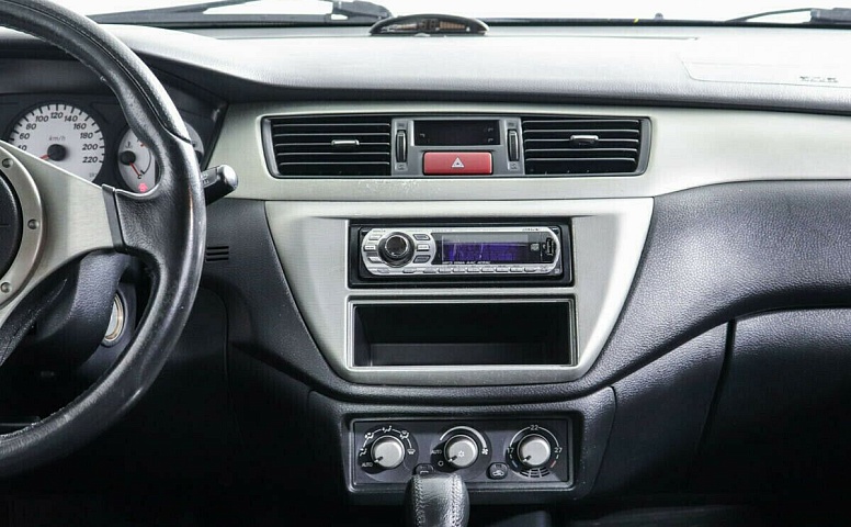 Mitsubishi lancer