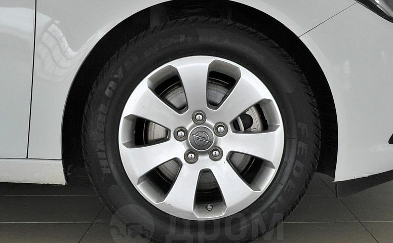 Opel Insignia, 1 поколение