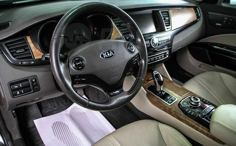 Kia Quoris, 1 поколение