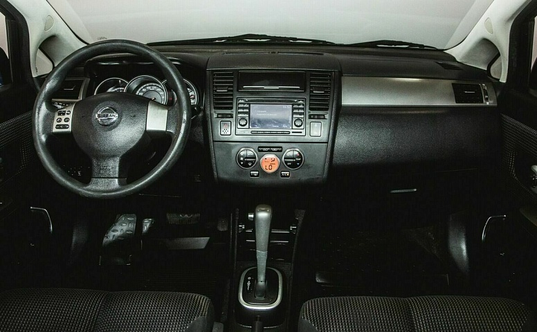 Nissan tiida