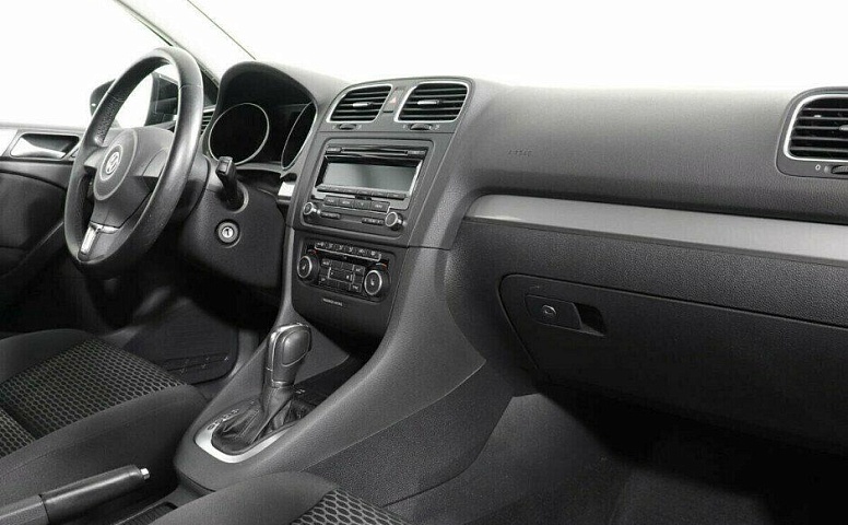 Volkswagen Golf 1.6 Робот