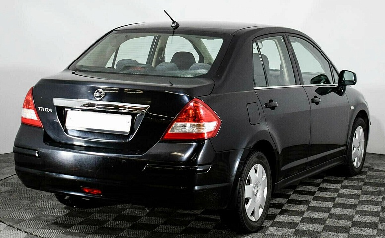 Nissan tiida