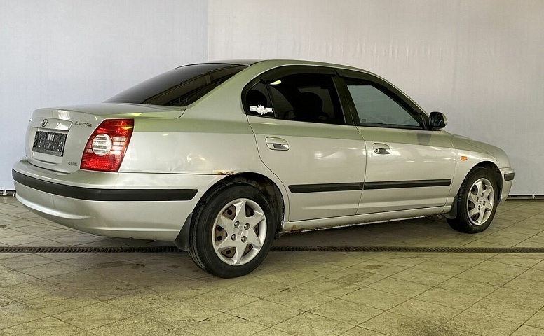 Hyundai ELANTRA 1.6 MT (105 л.с.)