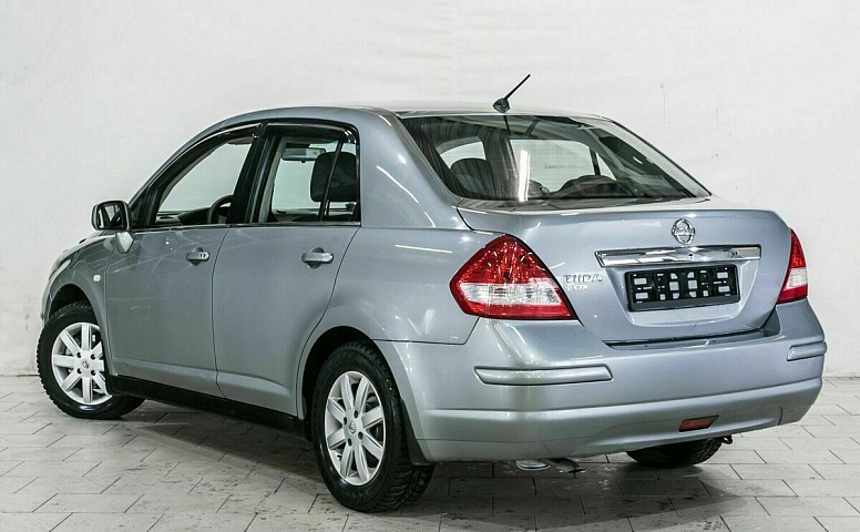 Nissan tiida