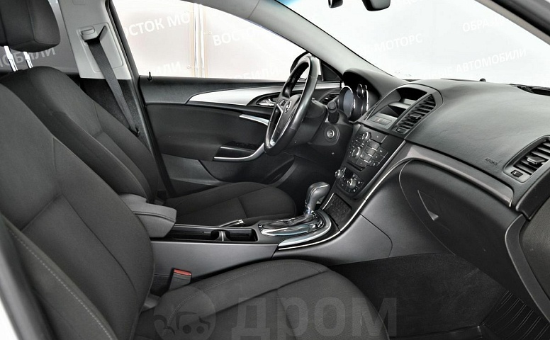 Opel Insignia, 1 поколение
