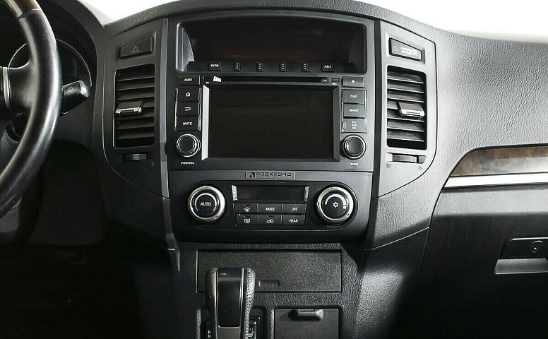 Mitsubishi Pajero IV