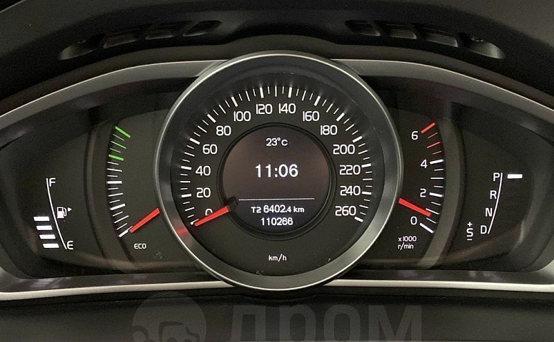Volvo V40, 2 поколение