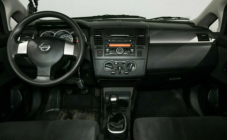 Nissan tiida