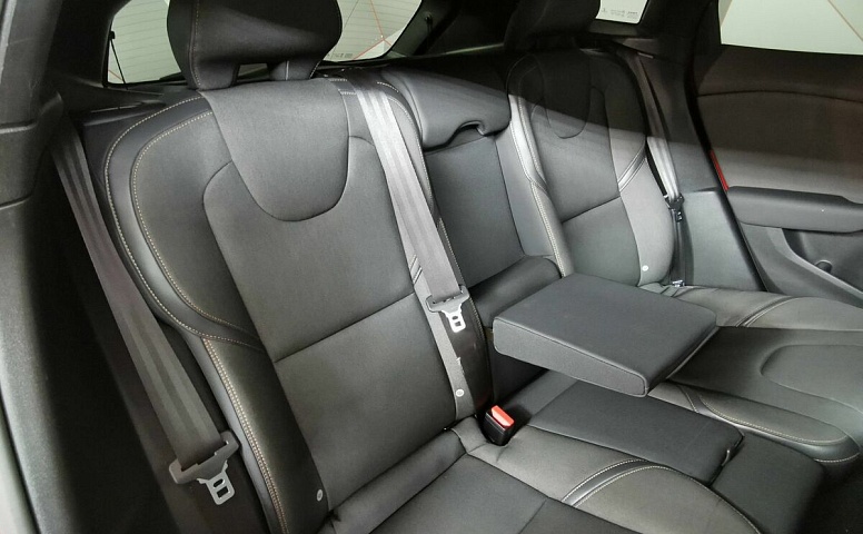 Volvo V40 1.6 D2 Powershift (114 л.с.) Красный