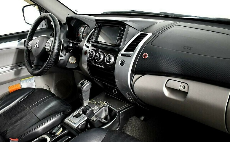 Mitsubishi Pajero Sport II