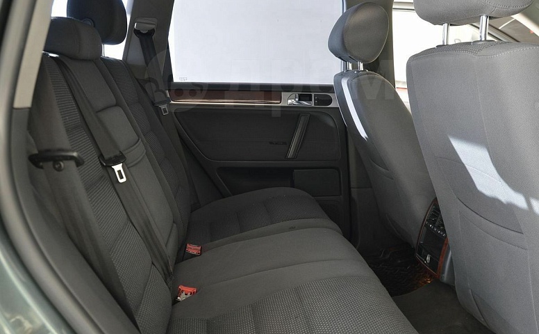 Volkswagen Touareg, 1 поколение