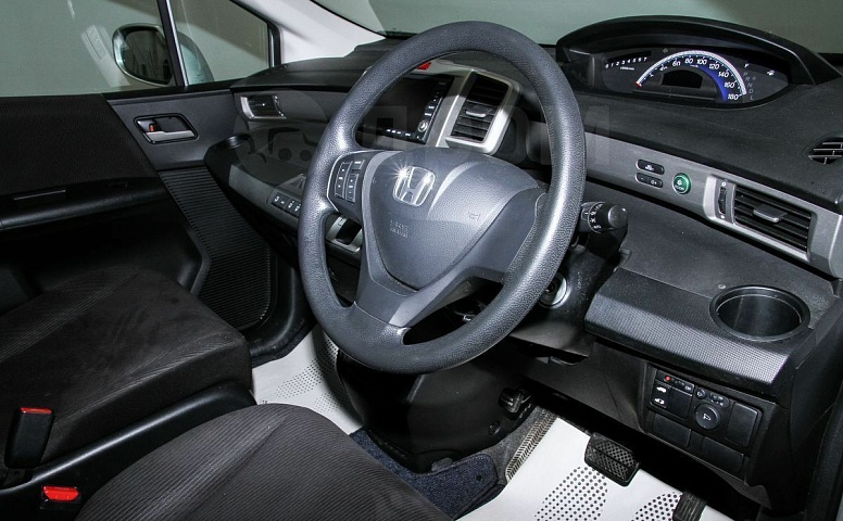 Honda Freed, 1 поколение