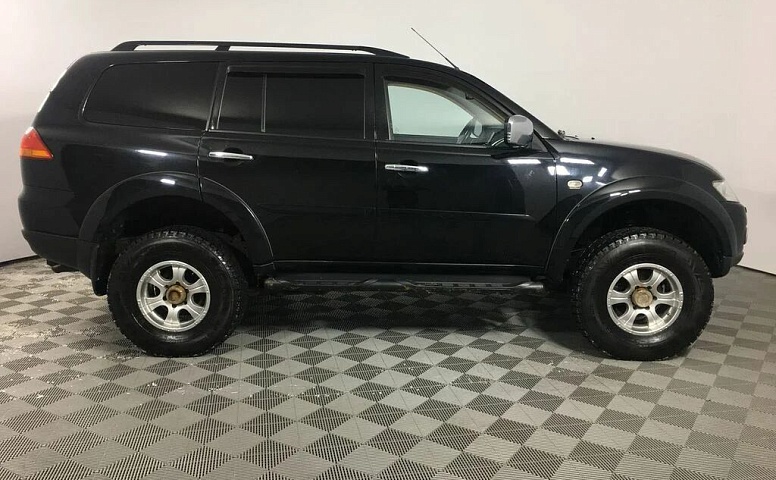 Mitsubishi pajero sport ii
