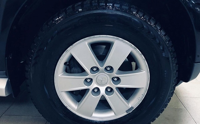 Mitsubishi Pajero IV