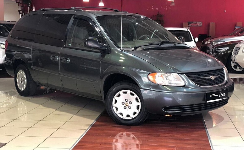 Chrysler Town & Country IV