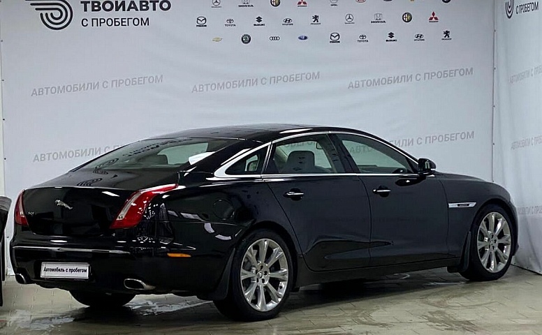 Jaguar XJ
