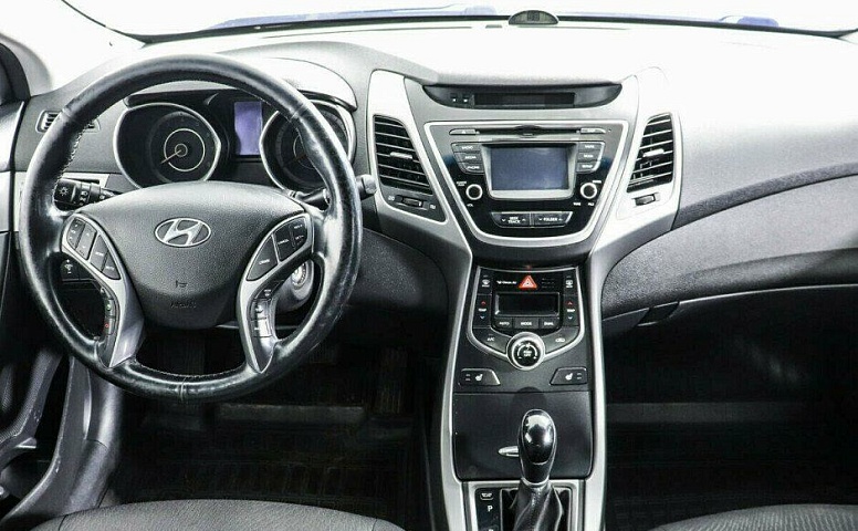 Hyundai Elantra 1.8 Автомат