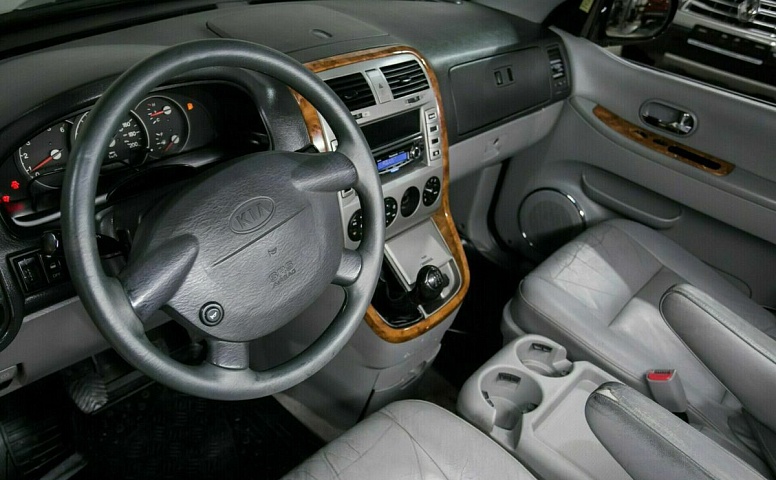 Kia carnival