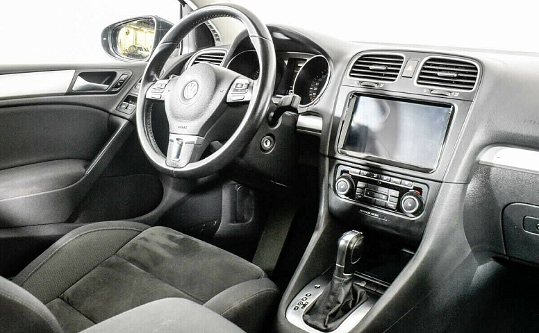 Volkswagen Golf VI