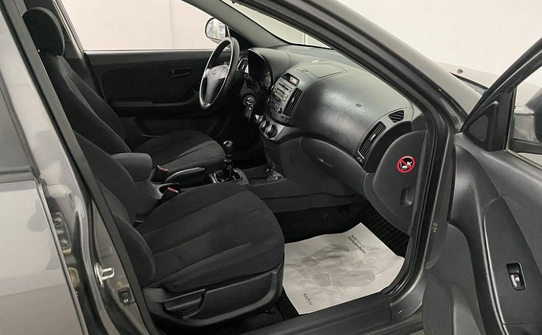 Hyundai ELANTRA 1.6 MT (122 л.с.)
