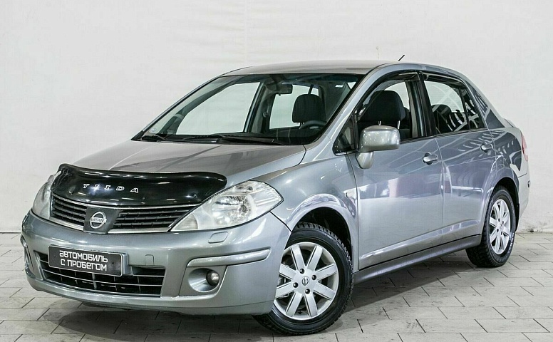 Nissan tiida