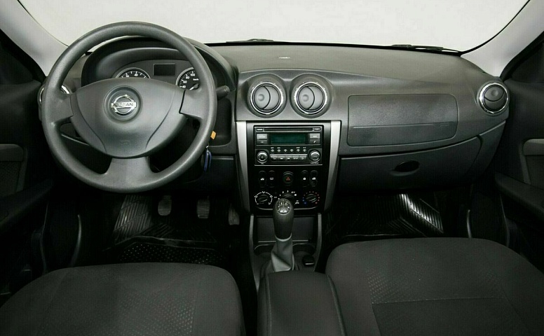 Nissan almera