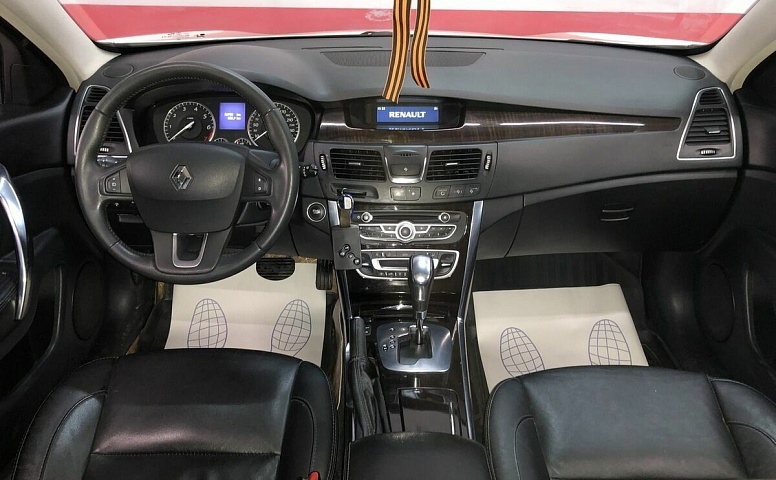 Renault LATITUDE 2.0 CVT (139 л.с.)