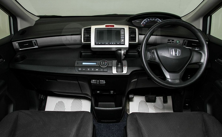Honda Freed, 1 поколение