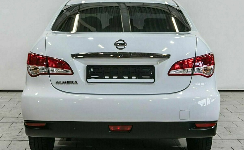 Nissan almera