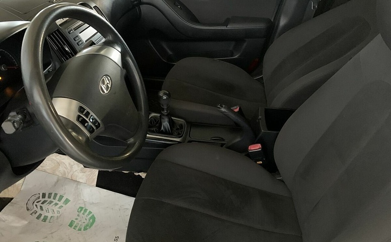 Hyundai ELANTRA 1.6 MT (122 л.с.)