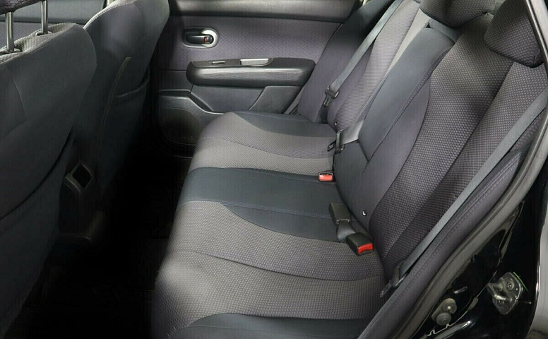 Nissan Tiida I