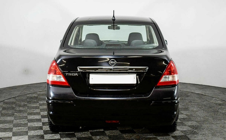 Nissan tiida