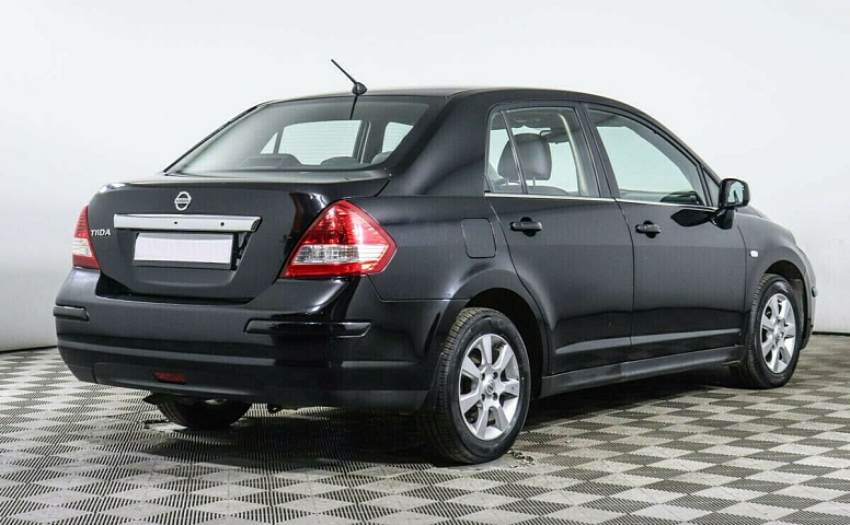 Nissan Tiida I