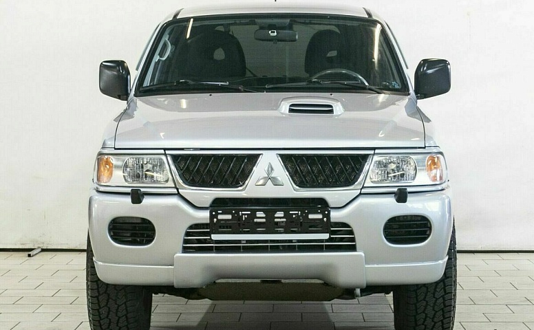 Mitsubishi pajero sport