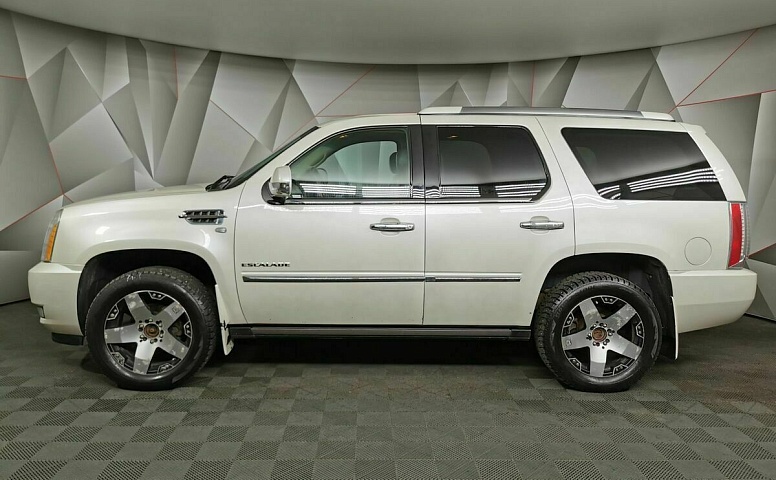 Cadillac Escalade 6.2 V8 АТ 4WD ESV (409 л.с.) Luxury ESV Белый