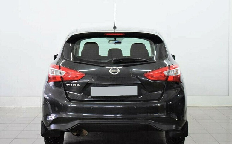 Nissan tiida