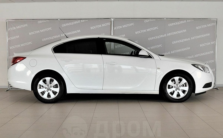 Opel Insignia, 1 поколение
