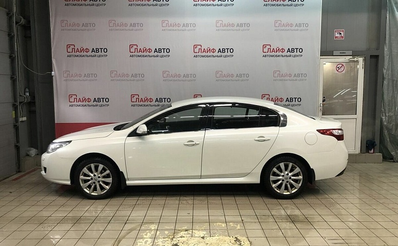 Renault LATITUDE 2.0 CVT (139 л.с.)