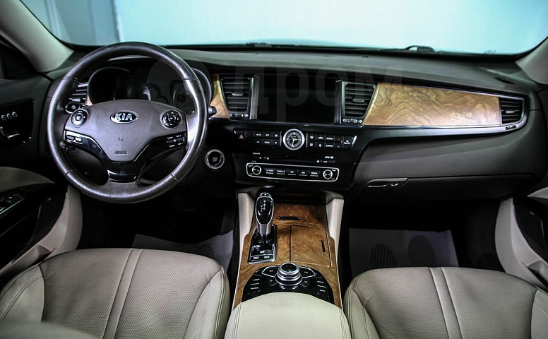 Kia Quoris, 1 поколение