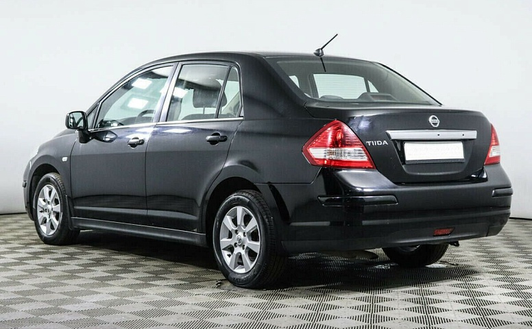 Nissan Tiida I